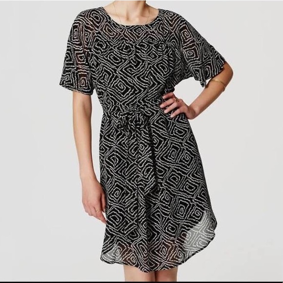 LOFT Dresses & Skirts - LOFT abstract tie waist dress in black and white